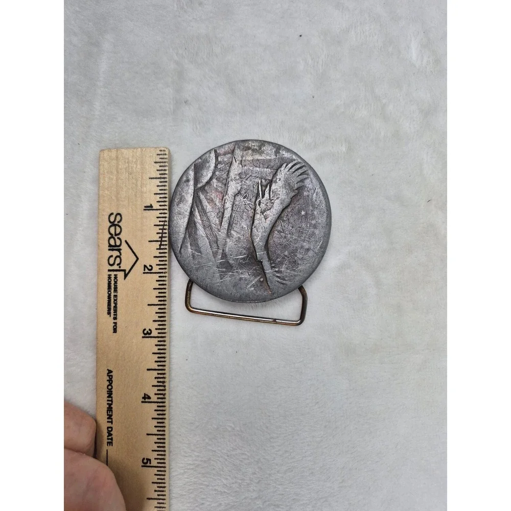 Unbranded belt buckle